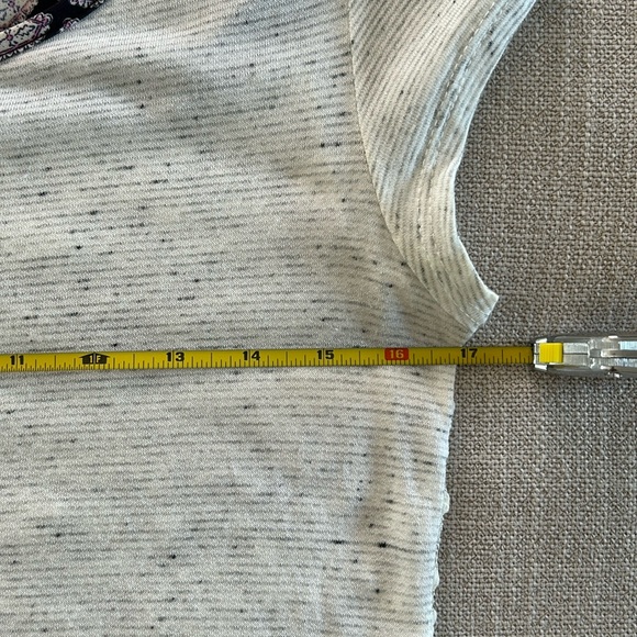 Daytrip Cute Short Sleeve Laced Back Top Shirt. Size Medium - Picture 9 of 14